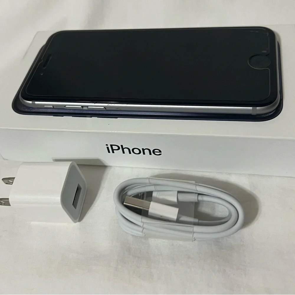 Apple iPhone 6s in Space Grey with 64GB of storage - Picture 3 of 5
